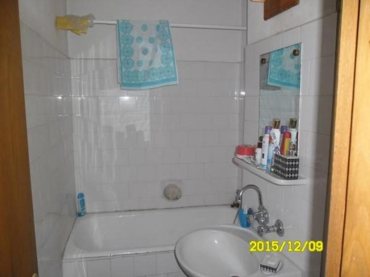 Apartament cu 4 camere semidecomandat în Intim