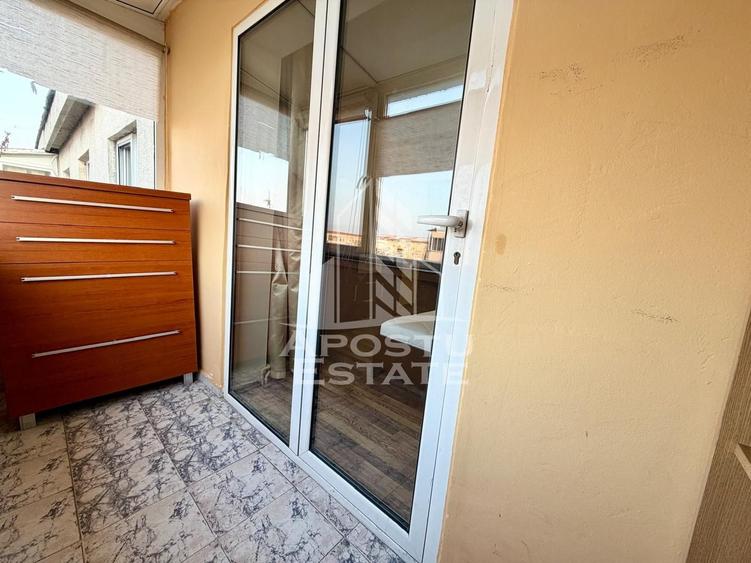Apartament cu 3 camere decomandat, mobilat în Girocului