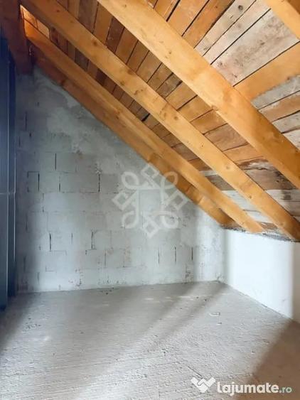 Casă cu 4 camere cu Teren 745 Mp în Central