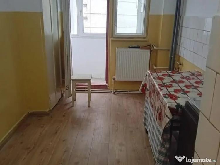 Apartament cu 2 camere decomandat în Port