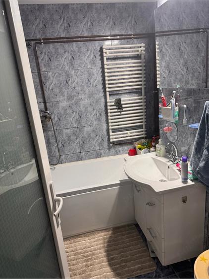 Apartament cu 3 camere decomandat în Lipovei