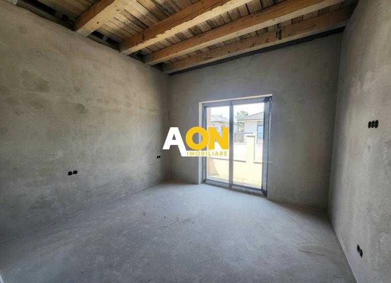 Casă individuală cu 4 camere cu Canalizare în Micești