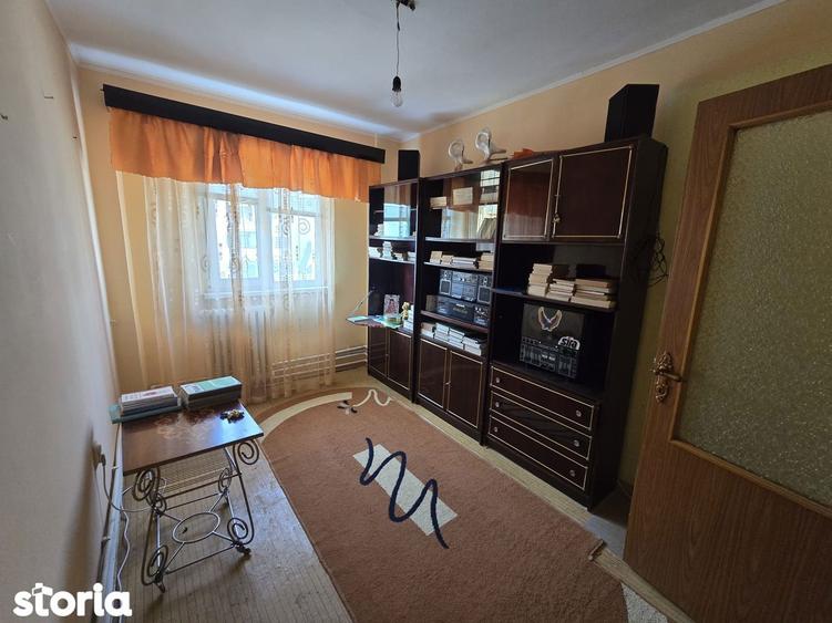 Apartament cu 3 camere decomandat, mobilat în Viziru 3