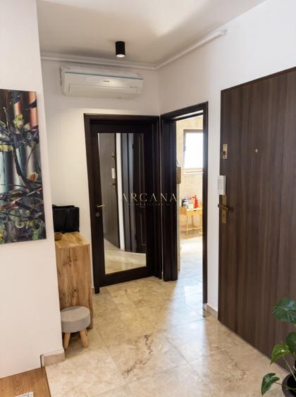 Apartament cu 3 camere semidecomandat, mobilat în Bună Ziua