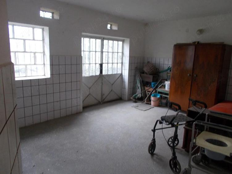 Casă cu 3 camere cu Teren 1689 Mp în Pădureni