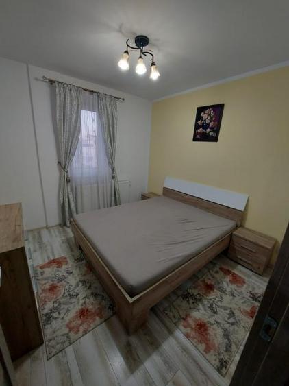 Apartament cu 3 camere semidecomandat, mobilat în Florești