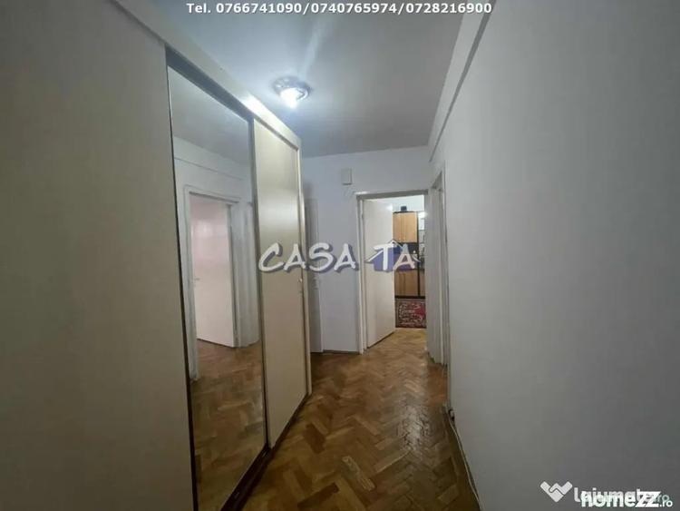 Apartament cu 4 camere decomandat în Central