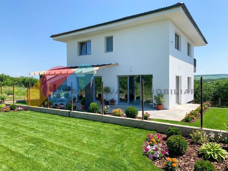 Casă individuală cu 4 camere cu Canalizare în Dezmir