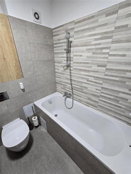 Apartament cu 3 camere decomandat, mobilat în Tractorul