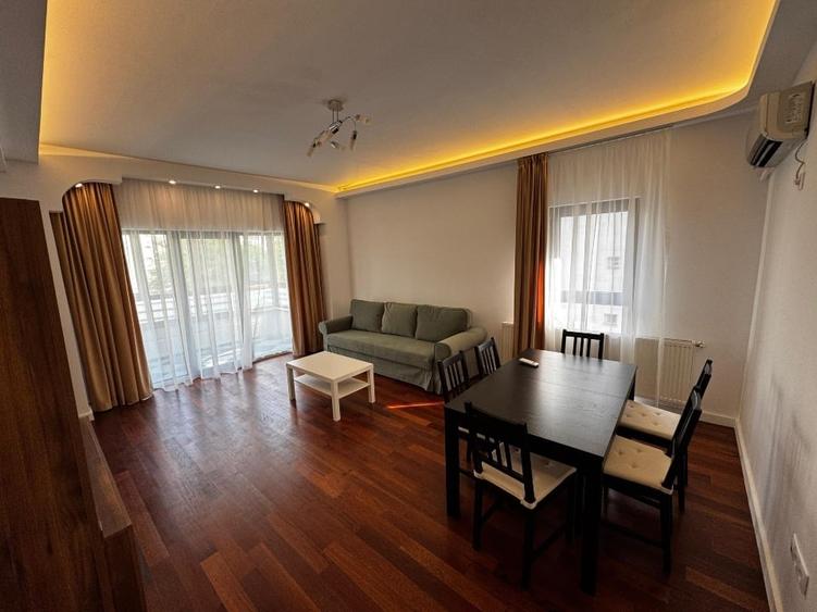 Apartament cu 3 camere decomandat în Moșilor
