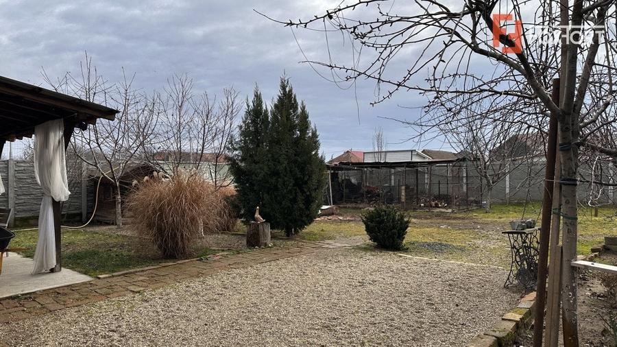 Casă individuală cu 6 camere cu Teren 1094 Mp în Moșnița Veche