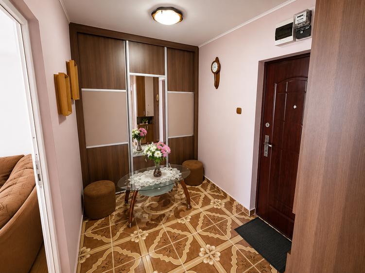 Apartament cu 2 camere decomandat în Central