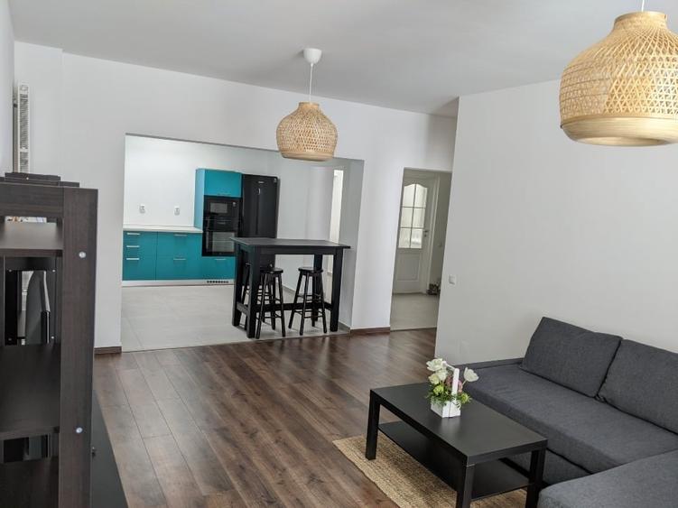 Apartament cu 3 camere decomandat în Noua
