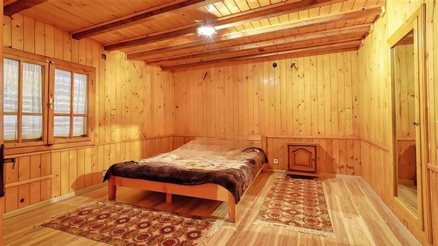Casă individuală cu 6 camere cu Teren 1618 Mp în Bran
