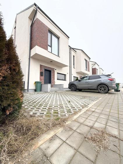 Duplex cu 4 camere cu Piscina în Tunari