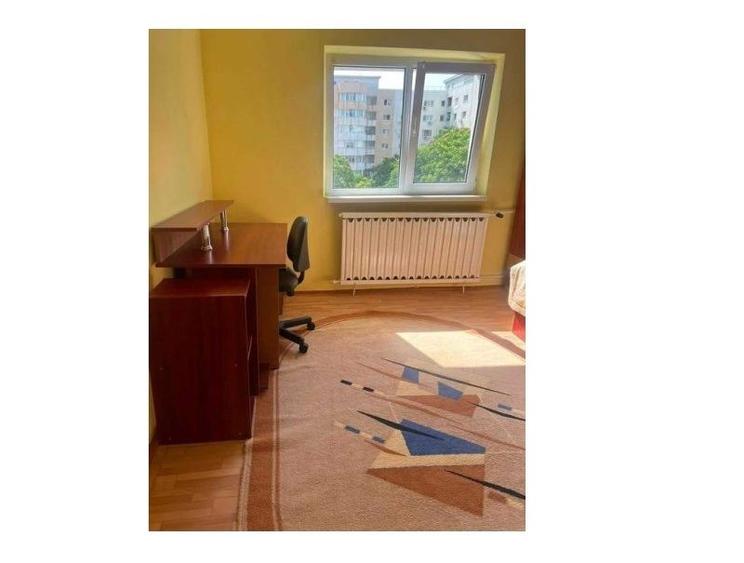 Apartament cu 4 camere decomandat în Vitan