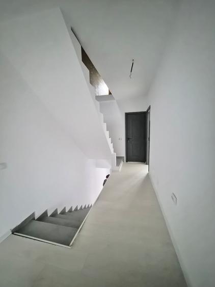 Duplex cu 5 camere cu Canalizare în Haliu