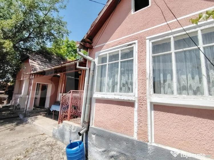Casă cu 3 camere cu Teren 2240 Mp în Raciu
