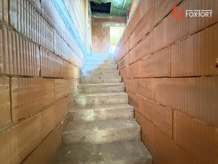 Duplex cu 5 camere cu Canalizare în Sânmihaiu Român