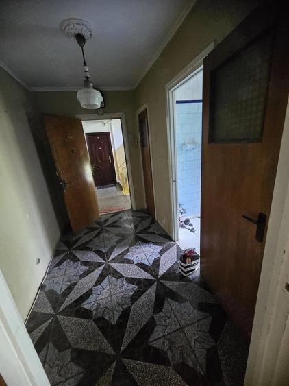 Apartament cu 3 camere semidecomandat în 1 Decembrie 1918