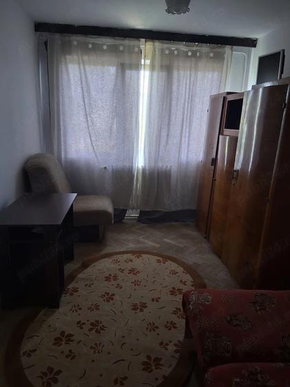 Apartament cu 2 camere semidecomandat în Podu Roș