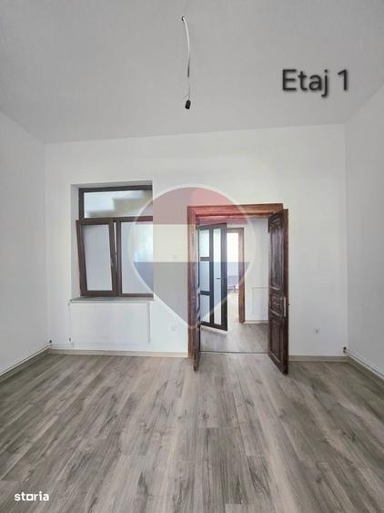 Apartament cu 4 camere semidecomandat în Ultracentral