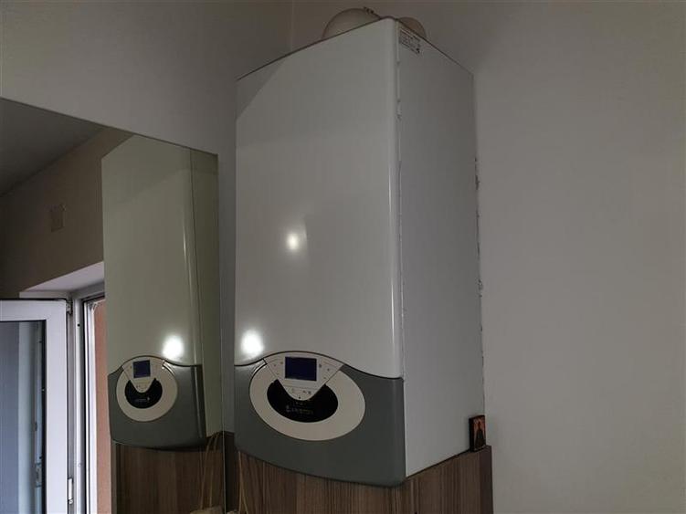 Casă individuală cu 4 camere cu Canalizare în Vest