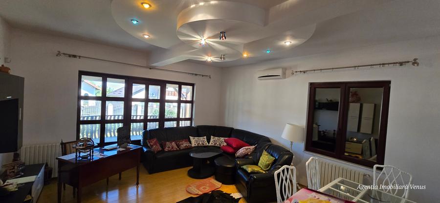 Casă individuală cu 5 camere cu Teren 750 Mp în Central