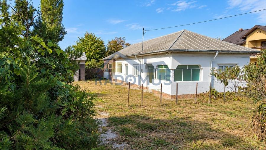 Casă individuală cu 7 camere cu Canalizare în Bărcănești