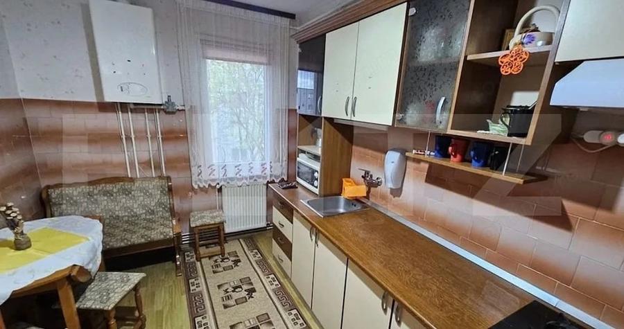 Apartament cu 3 camere decomandat în Pandurilor