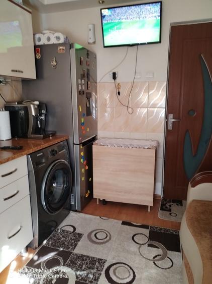 Apartament cu 2 camere decomandat în Cet