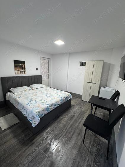 Garsonieră decomandată în Roșu