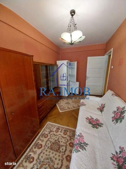 Apartament cu 3 camere semidecomandat în Ultracentral