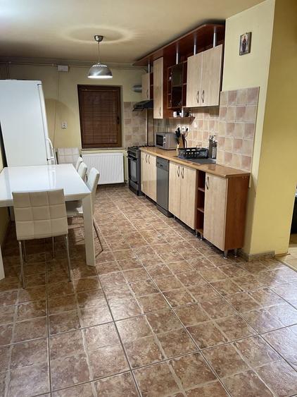 Apartament cu 3 camere decomandat în Exterior Vest
