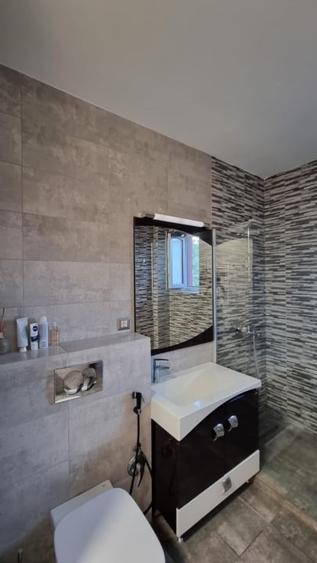 Apartament cu 3 camere decomandat, mobilat în
