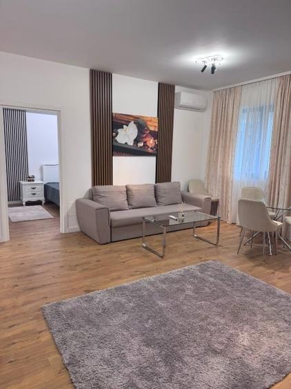 Apartament cu 2 camere semidecomandat, mobilat în Central