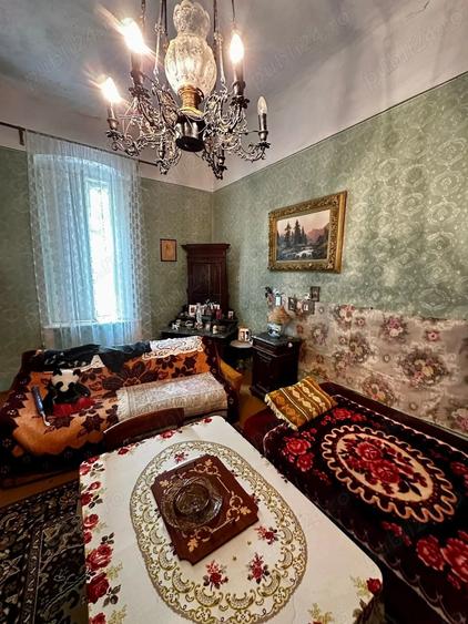 Casă cu 6 camere cu Teren 4300 Mp în Otelec