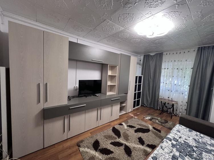 Garsonieră decomandată în Păcii