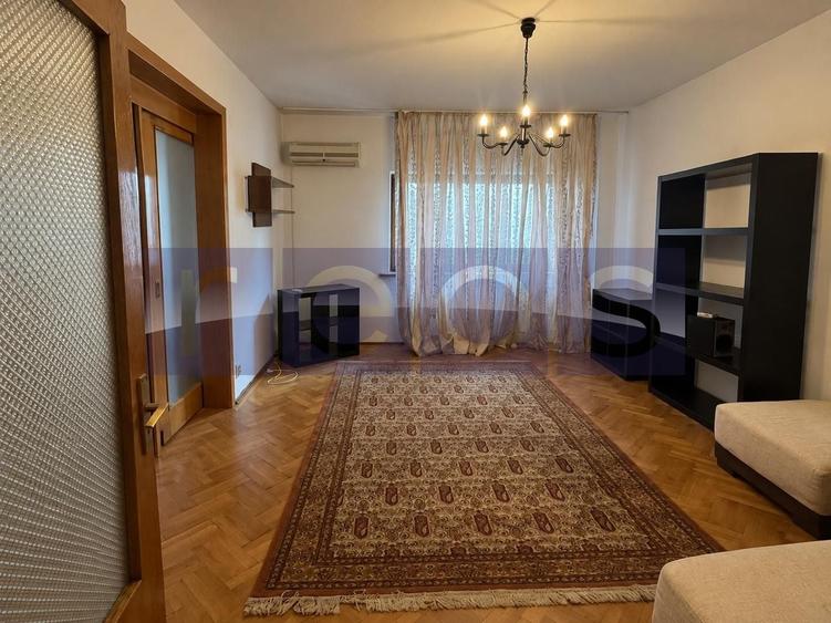 Apartament cu 3 camere în P-ța Victoriei