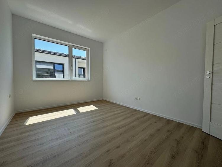 Apartament cu 3 camere decomandat în Girocului