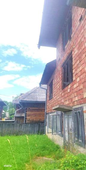 Casă cu 4 camere în Călinești