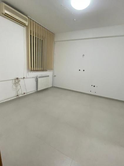 Apartament cu 10 camere decomandat în Aviatorilor