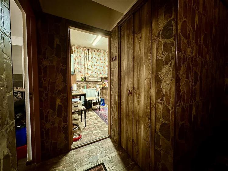 Apartament cu 2 camere decomandat în Boul Roșu
