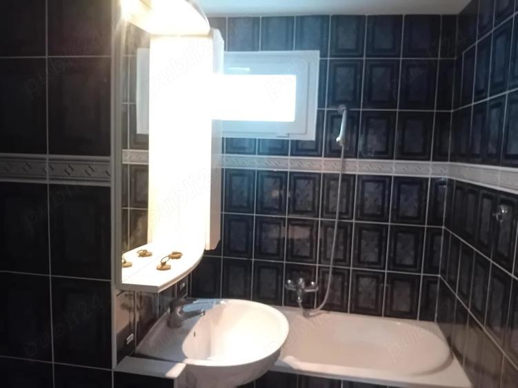 Apartament cu 3 camere decomandat în Mărăței