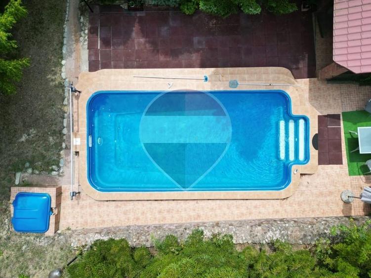 Casă individuală cu 6 camere cu Piscina în Leamna de Sus