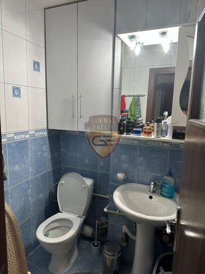 Apartament cu 3 camere decomandat, mobilat în Anda