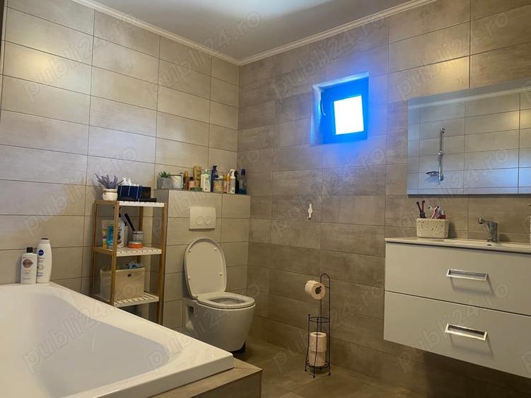 Casă cu 4 camere cu Teren 1200 Mp în Țintea
