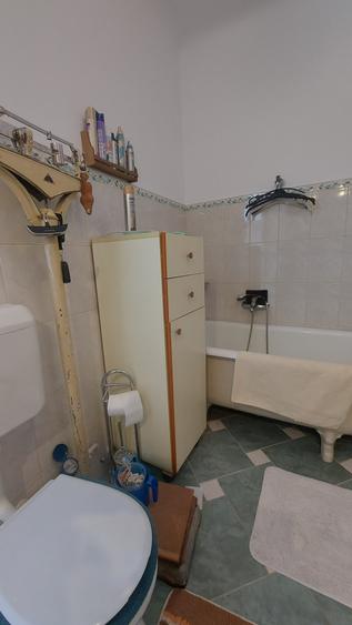 Apartament cu 5 camere decomandat în P-ța Unirii