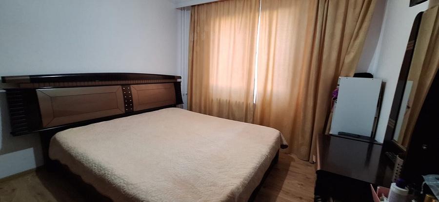 Apartament cu 4 camere semidecomandat în Dristor