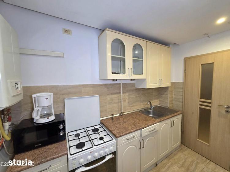 Apartament cu 3 camere semidecomandat, mobilat în Tomis II